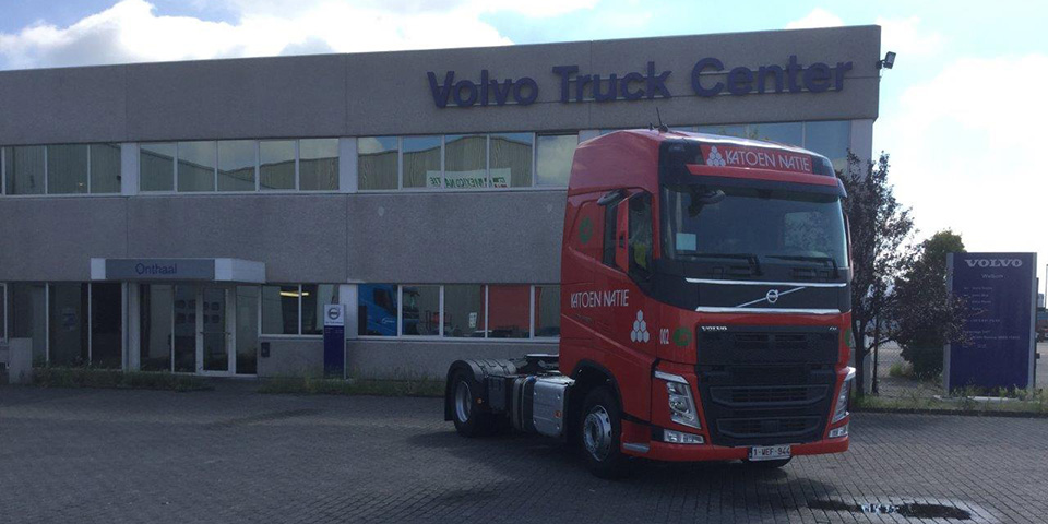Katoen Natie engage des Volvo Trucks au LNG pour le transport lourd en ville