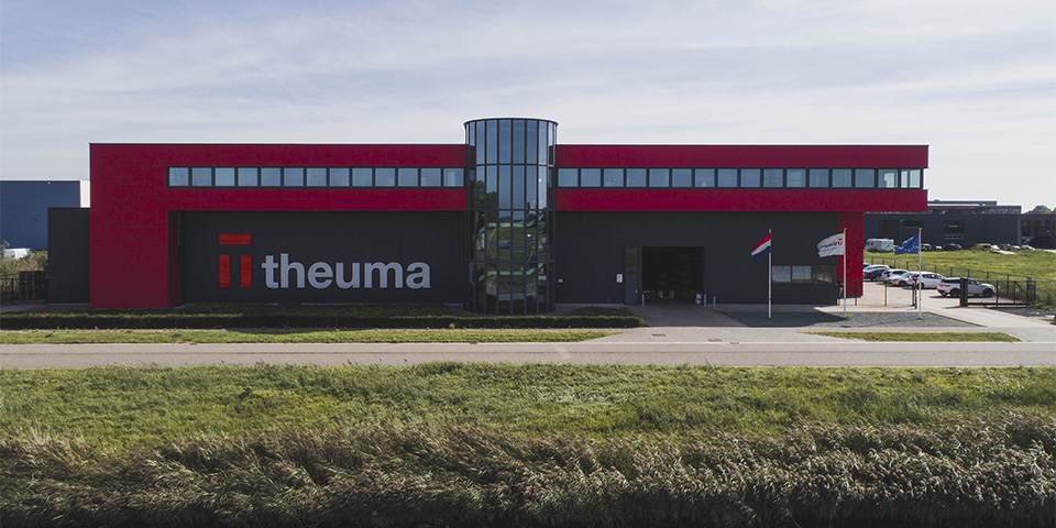 Un management buy-out et un investissement important pour le spécialiste des portes intérieures, Theuma
