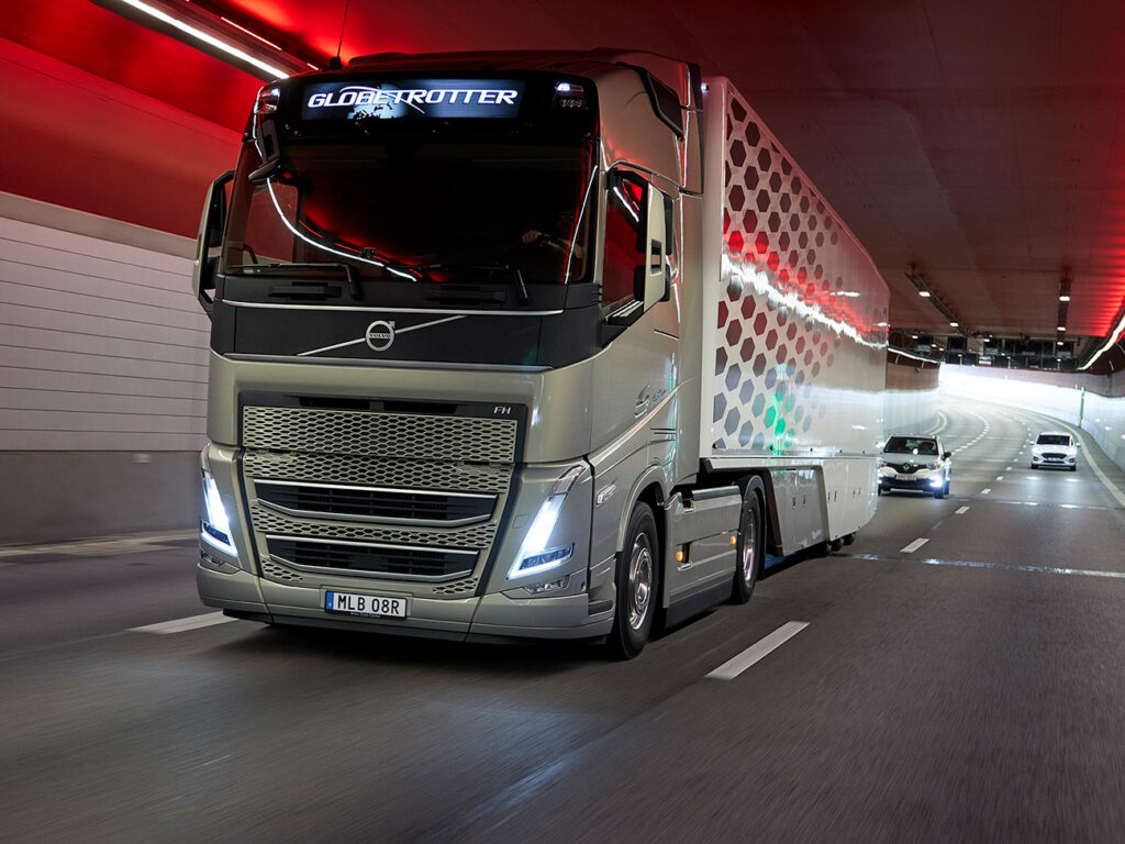 Volvo Trucks améliore la consommation de carburant sur les longs trajets