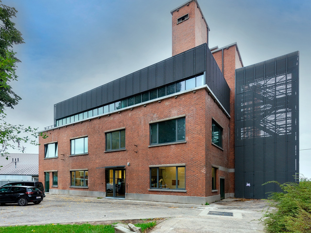 Esthétique industrielle assumée pour un nouveau lieu de formation