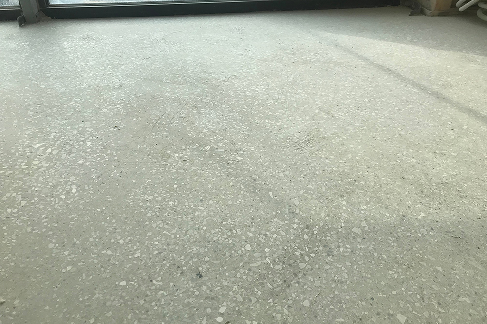 Un sol en terrazzo renforcé de fibres orne les chambres d’un hôtel de standing